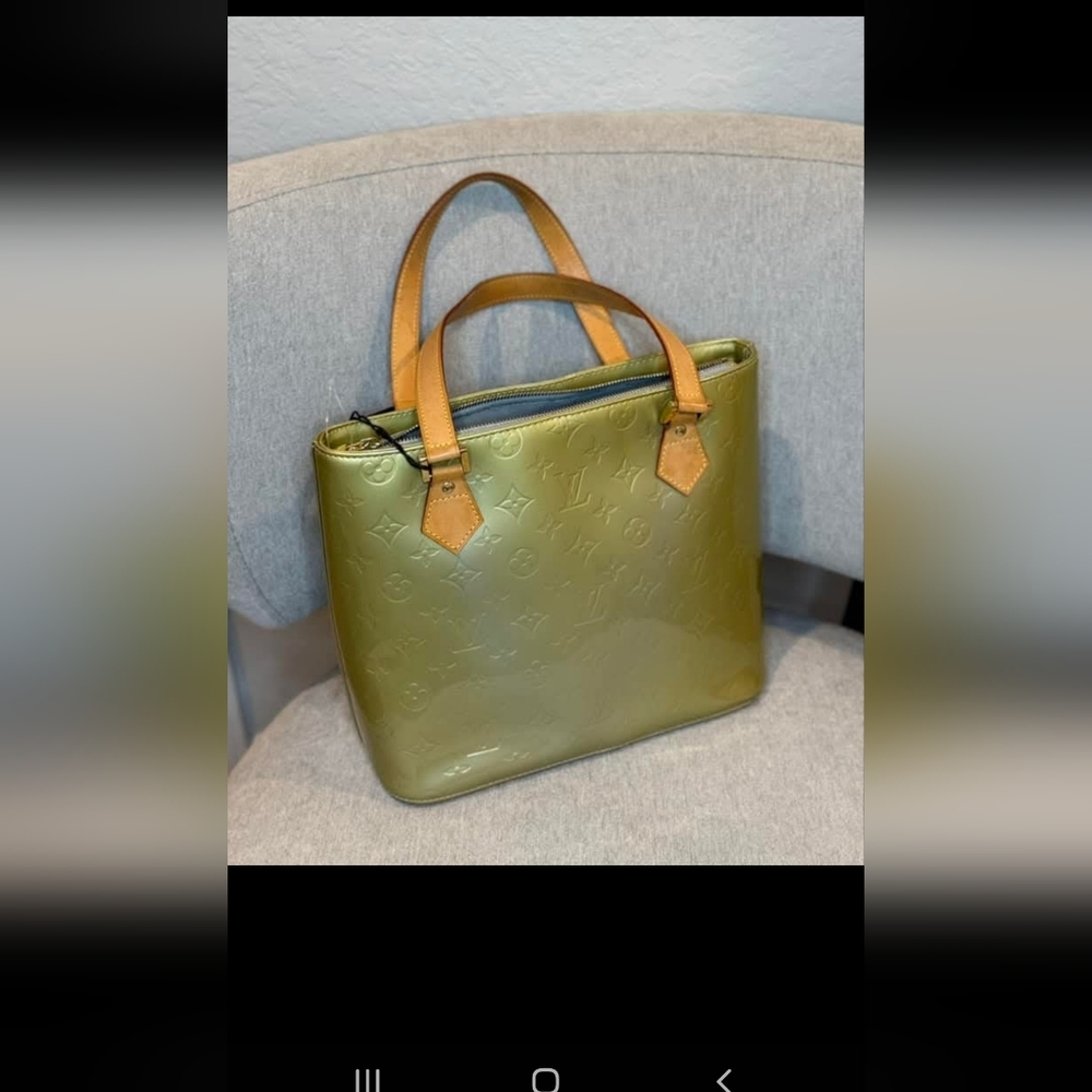 Elegant Green LV Vernis Leather Bag In Very Good Condition